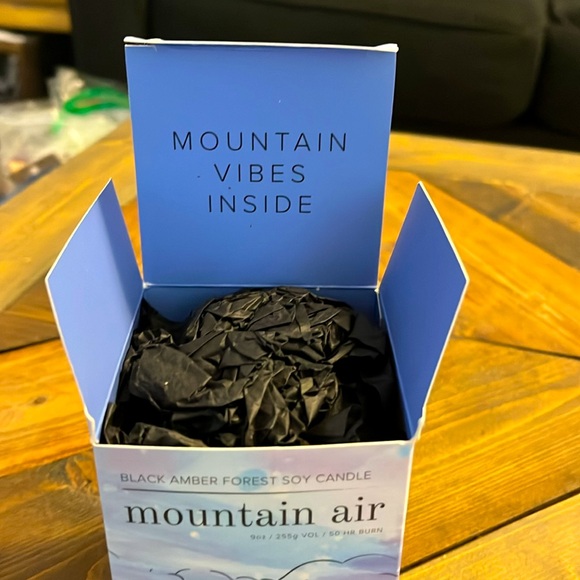 New in box 9oz “Mountain Air” soy candle. Burn time is 50 hours - Picture 3 of 6